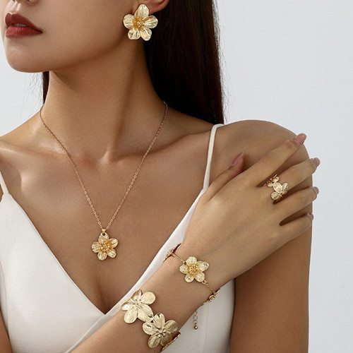 那里合饰物品厂较量多(图1) 3.jpg